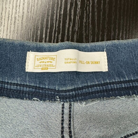 930. Size 28 Short - SIGNATURE by LEVI'S Pull On Skinny Jeans Denim Shaping NEW - Picture 5 of 10
